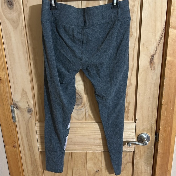 CISONO Gray and Pink Leggings - Picture 3 of 4